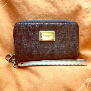 iPhone case Michael Kors Wristlet